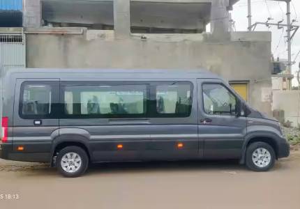 force - urbania -17 -seater