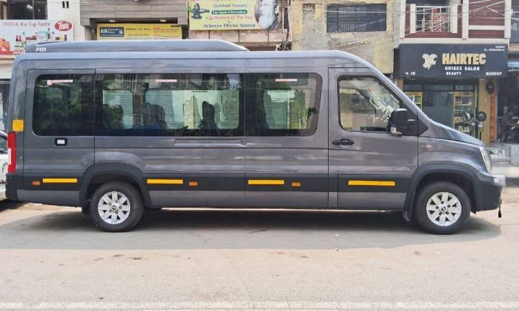 force - urbania -17 -seater